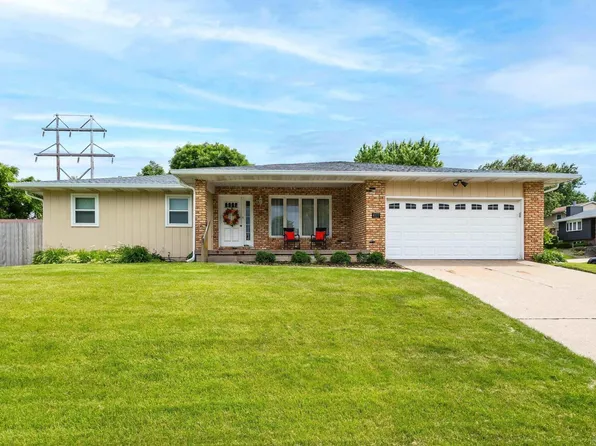 4107 W Central Park Ave, Davenport, IA 52804