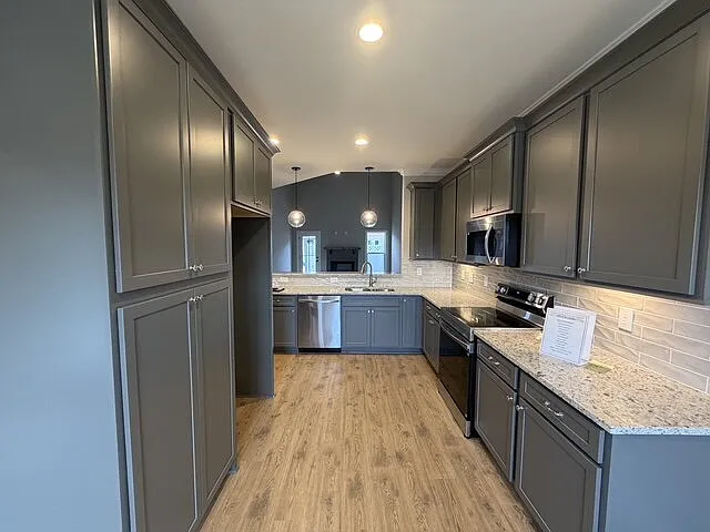 3 bed, 2.5 bath, 1930 sqft, $2,599 — Photo 4