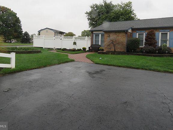 3rd image of 2932 Kinsman Ct