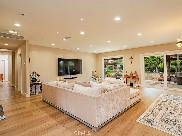 2220 Jose Way — Photo 4