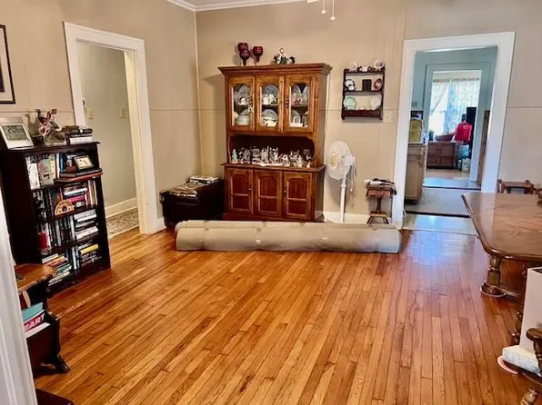 1216 W 5th St, Coffeyville, KS 67337
