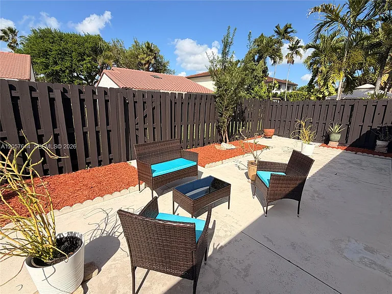 6641 NW 174th Ter — Photo 12