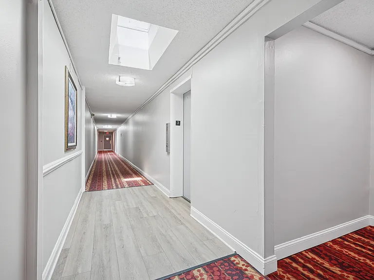 Longwood Manor — Photo 15