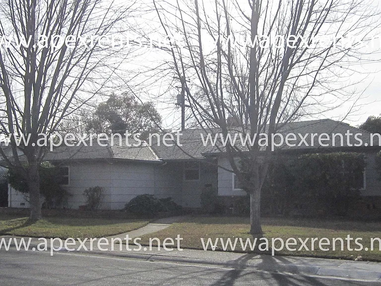 2500 Ribier Way — Photo 1