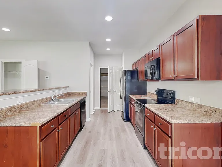 1195 Thanet St SW — Photo 6