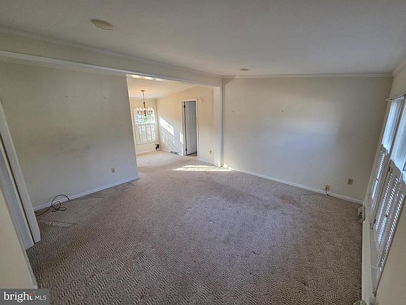 5th image of 24 Shagbark Ct E