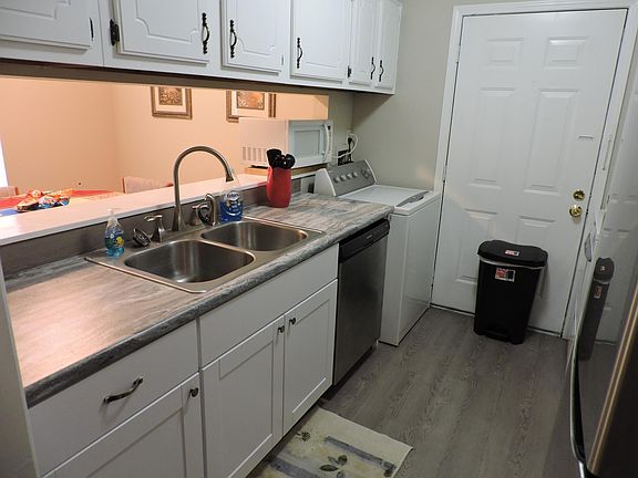 3rd image of 7025 Amberly Way Dr