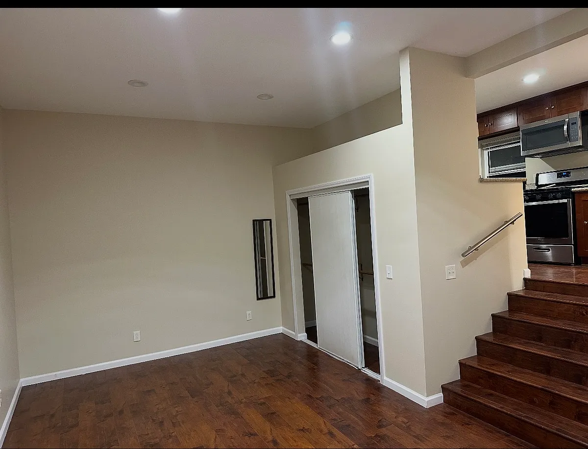 Building Photo - 3933 Marine View Ave #A