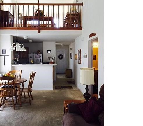 Upstairs open loft area...