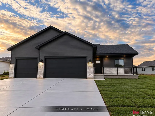 1854 E 8th St, Hickman, NE 68372