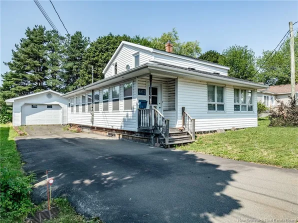 662 Evangeline St, Dieppe, NB E1A 1Z7