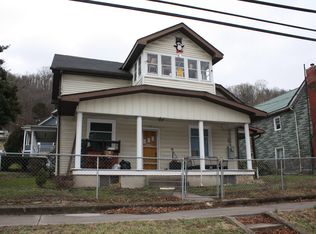 115 Court St, Hinton, WV 25951