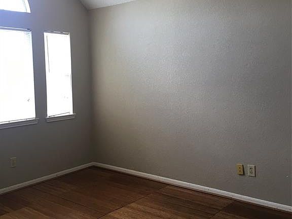 4th image of 650 Cumberland Cir