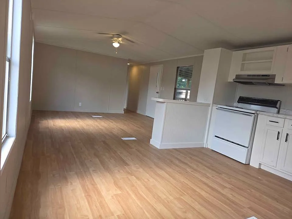3 bed, 2.0 bath, $1,050 — Photo 2