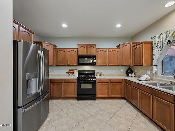 3rd image of 2826 S ROCK Street