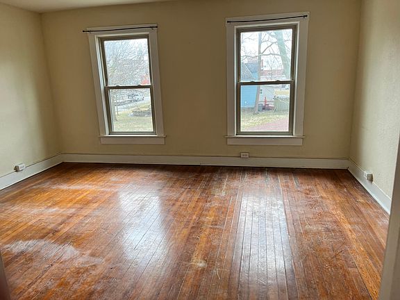 2nd image of 208 W McKibben St