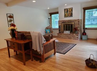 1345 Prairie St, Chaska, MN 55318