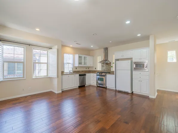 56 Scarlet Bloom, Irvine, CA 92618