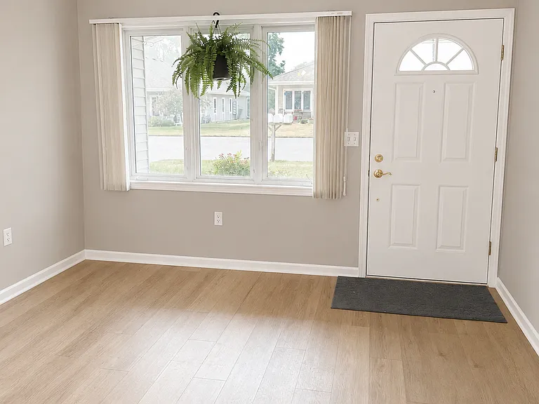 119 Oconomowoc Sq — Photo 4
