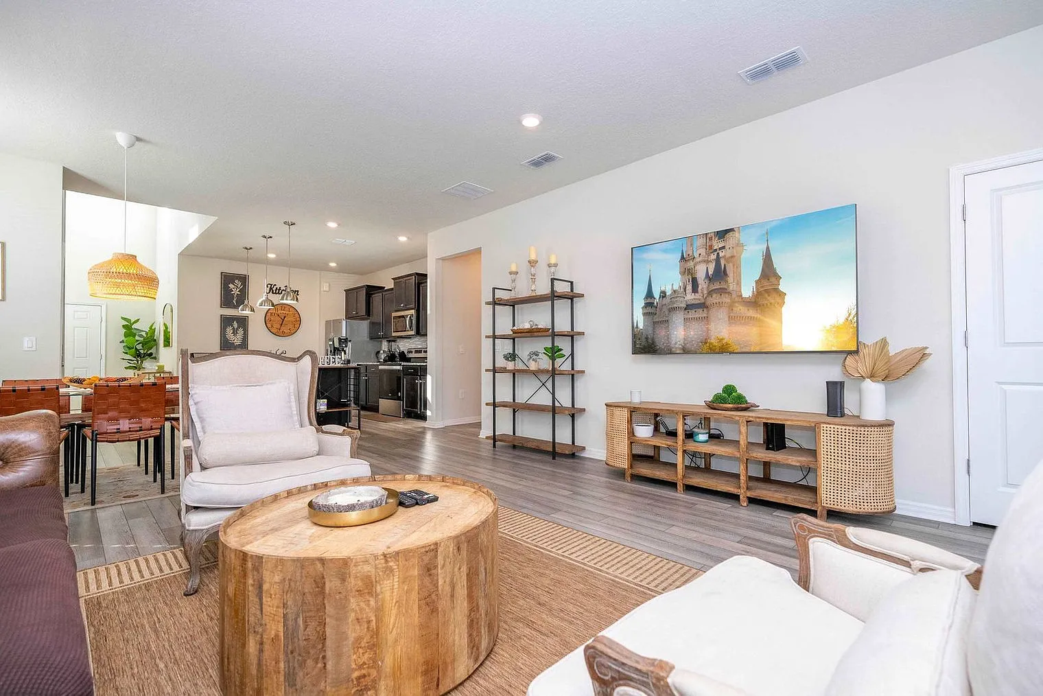 6 bed, 5.0 bath, 3196 sqft, $7,107 — Photo 2