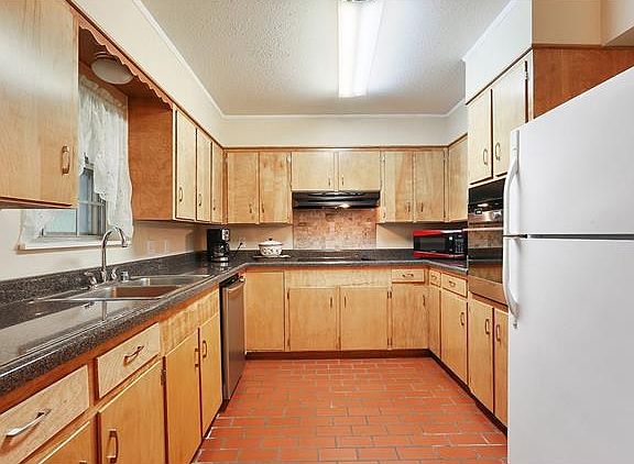 2nd image of 118 Cawthorn Dr