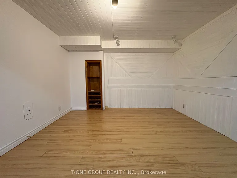 49 Ambercroft Blvd — Photo 31