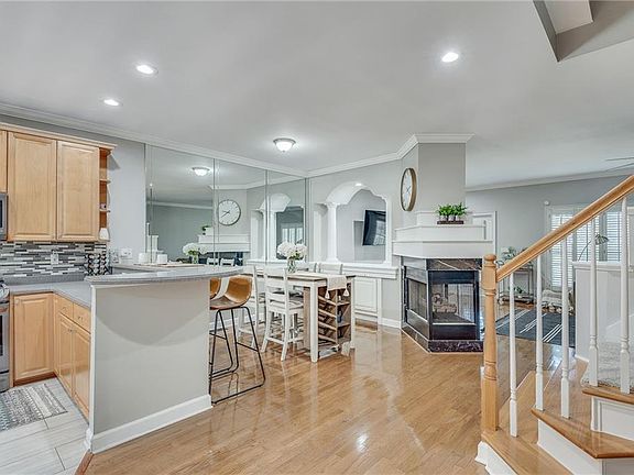 5th image of 10 Elan Ct