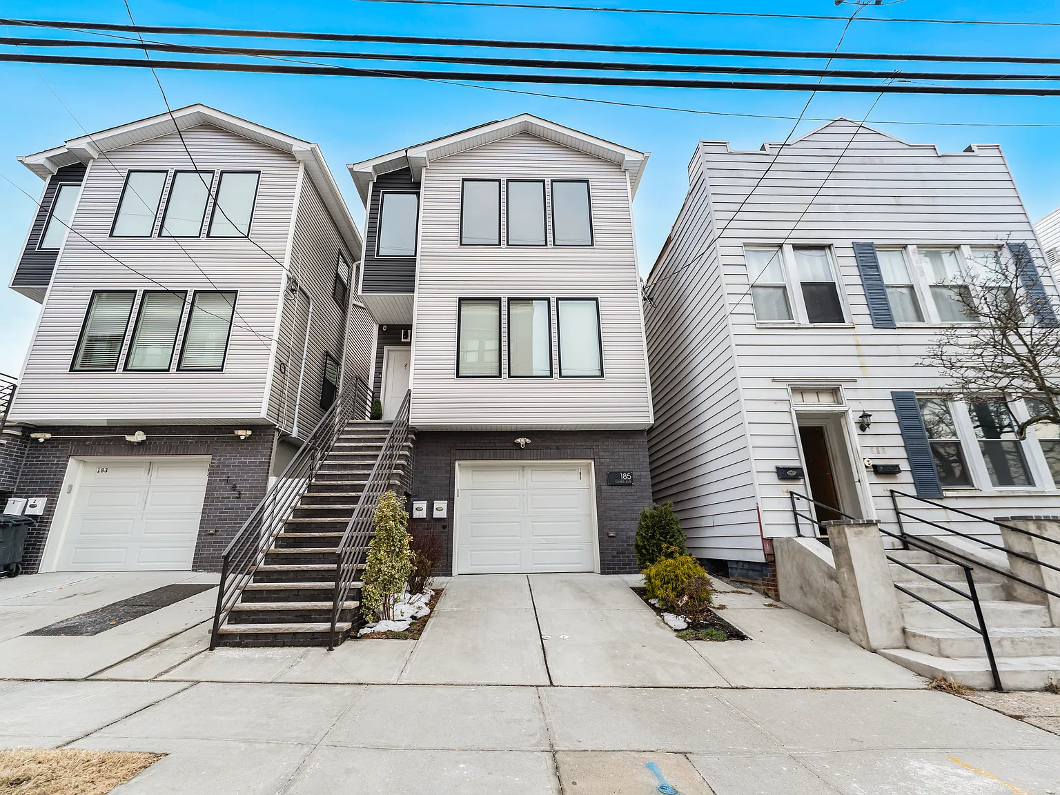 3 bed, 2.5 bath, 1600 sqft, $4,000 — Photo 1