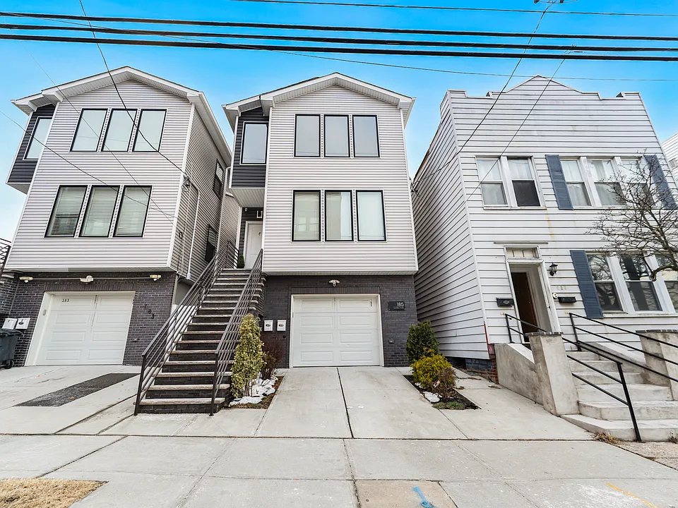 185 Gates Ave #2