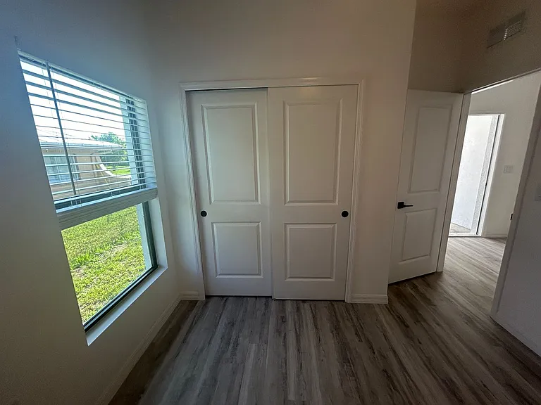 316-318 SE 16 Place — Photo 11
