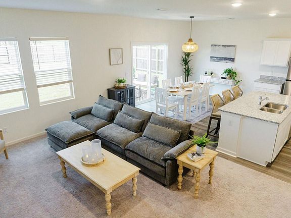 5th image of 228 Phoenix Dr