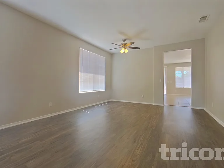 6619 W Golden Ln — Photo 2