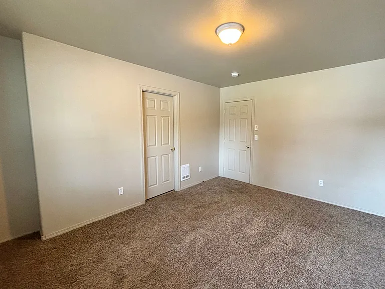14 SE McKinley Ave #1 — Photo 26