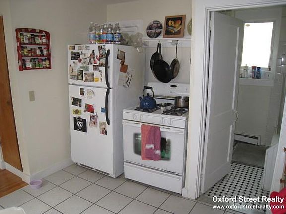 4th image of 104 Kinnaird St #1