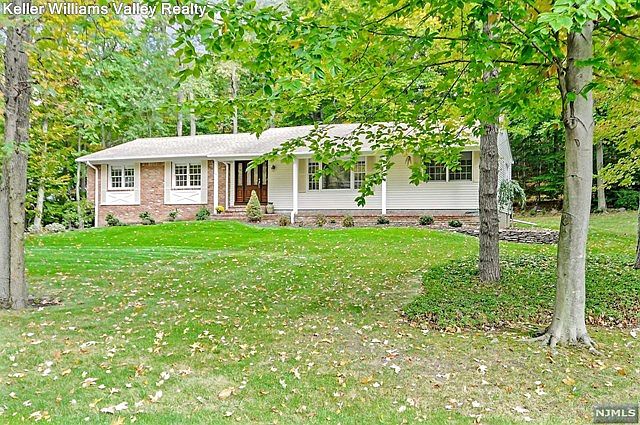 1st image of 76 Brookview Dr