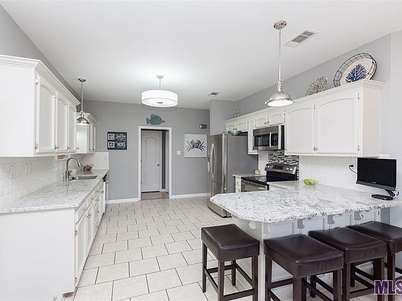 3rd image of 10188 Summerfield Dr