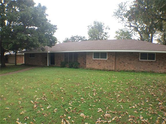2nd image of 3745 Glenmont Dr