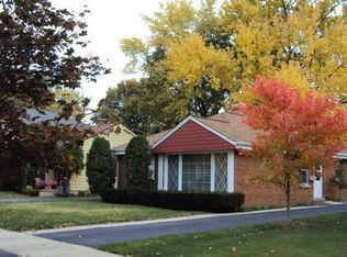 221 Nordica Ave, Glenview, IL 60025