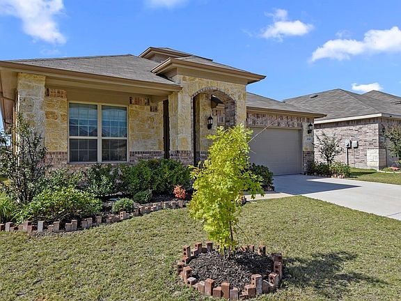 3rd image of 2920 Big Horn Bluff Ct