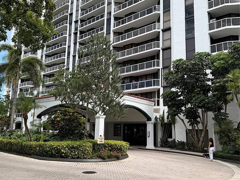 3640 Yacht Club Dr #805 — Photo 24