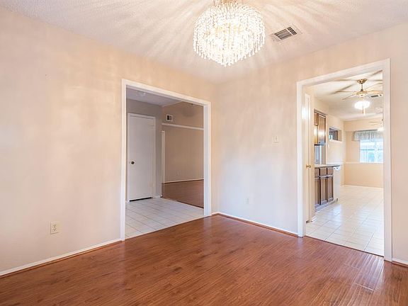 4th image of 22606 Elsinore Dr