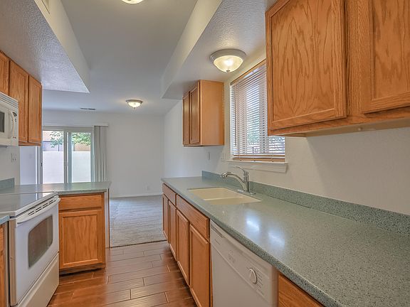 4th image of 1516 Georgene Dr NE