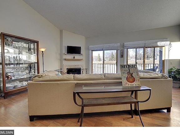 3rd image of 5120 W 102nd St APT 303