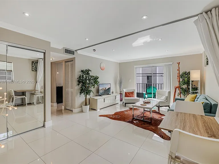 618 Euclid Ave #204 — Photo 6
