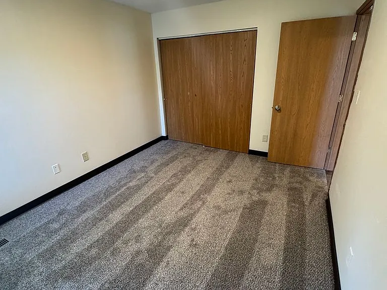 315 E Rose Avenue — Photo 7