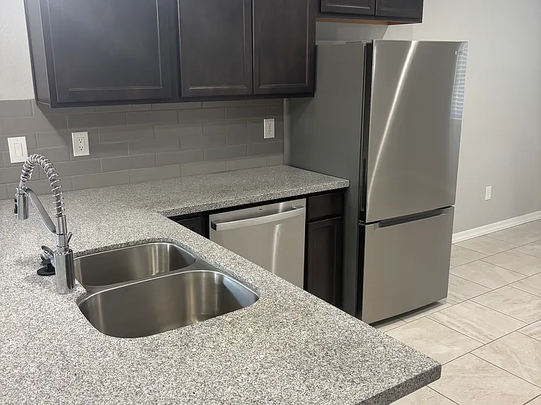 728 Vista Grande Dr — Photo 3