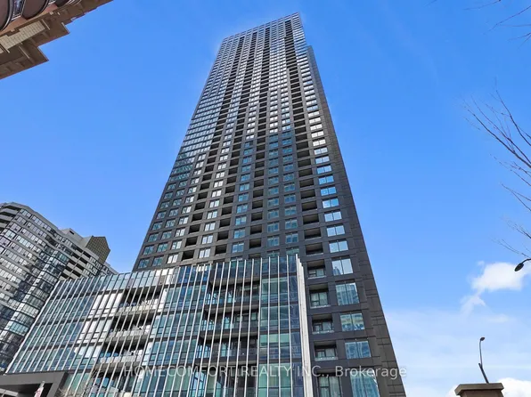 395 Square One Dr #3807, Mississauga, ON L5B 0E2