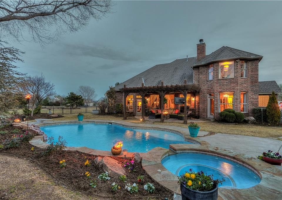 1st image of 701 Westmoreland Dr