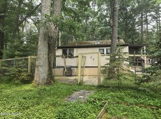 100 Grace Rd, Shohola, PA 18458