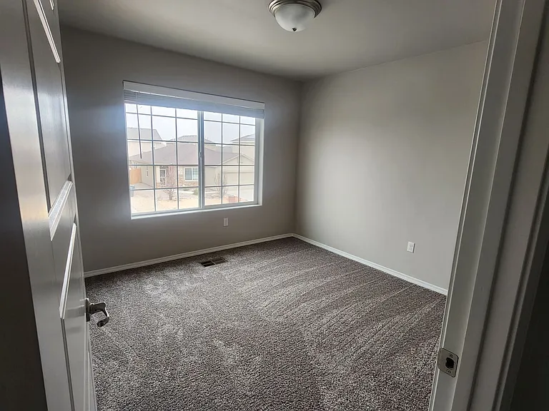 852 Valencia — Photo 14